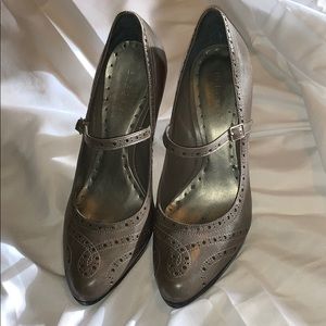 BCBG green MaryJane style pumps